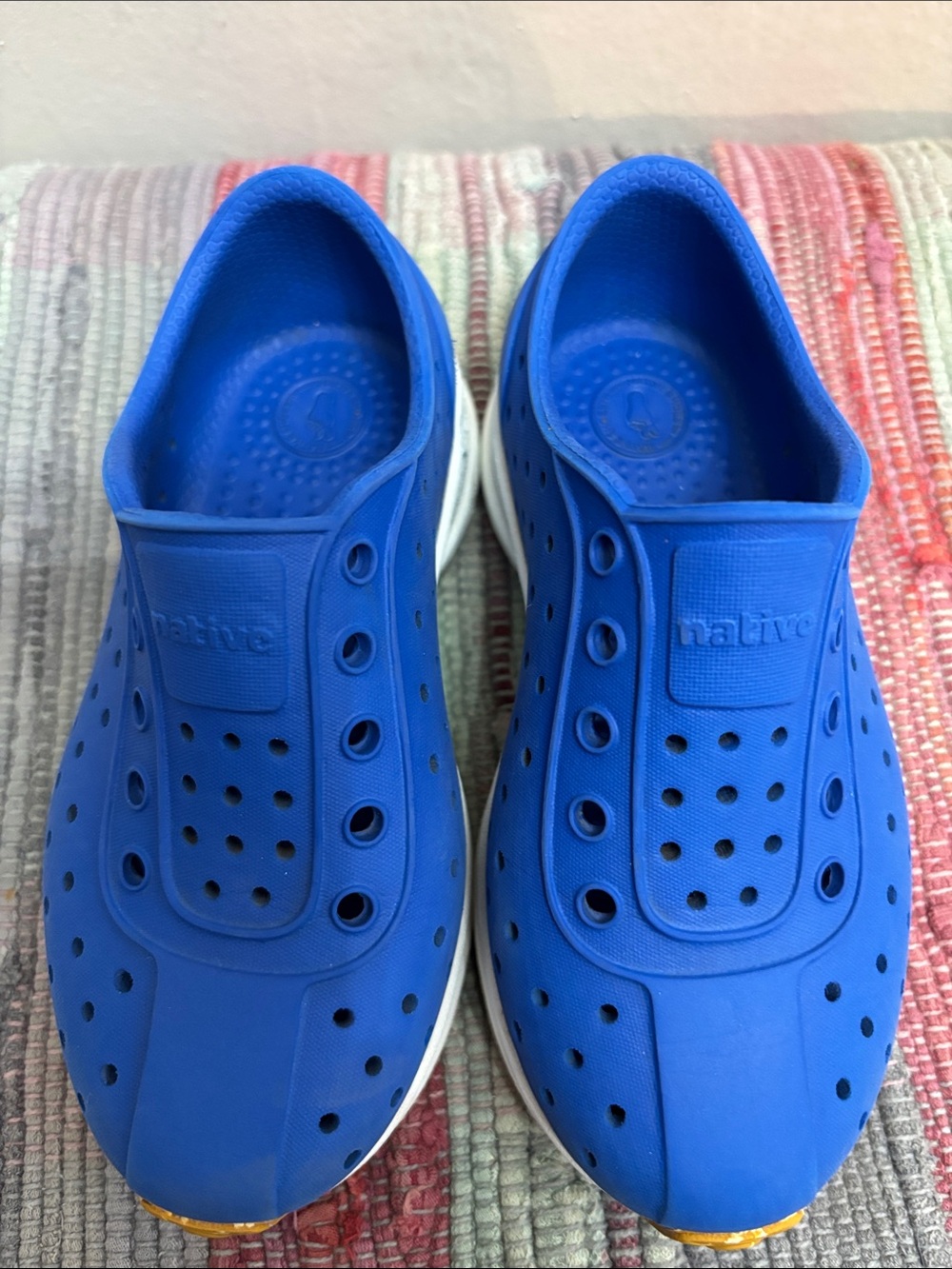Native BRAND NEW Jefferson Slip-On Shoes in Bright Blue        9 child.